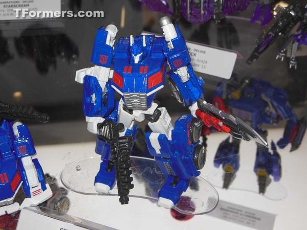 Sdcc 2012 Transformers Generations Fall Of Cybertron Deluxe Ultra Magnus  (22 of 55)